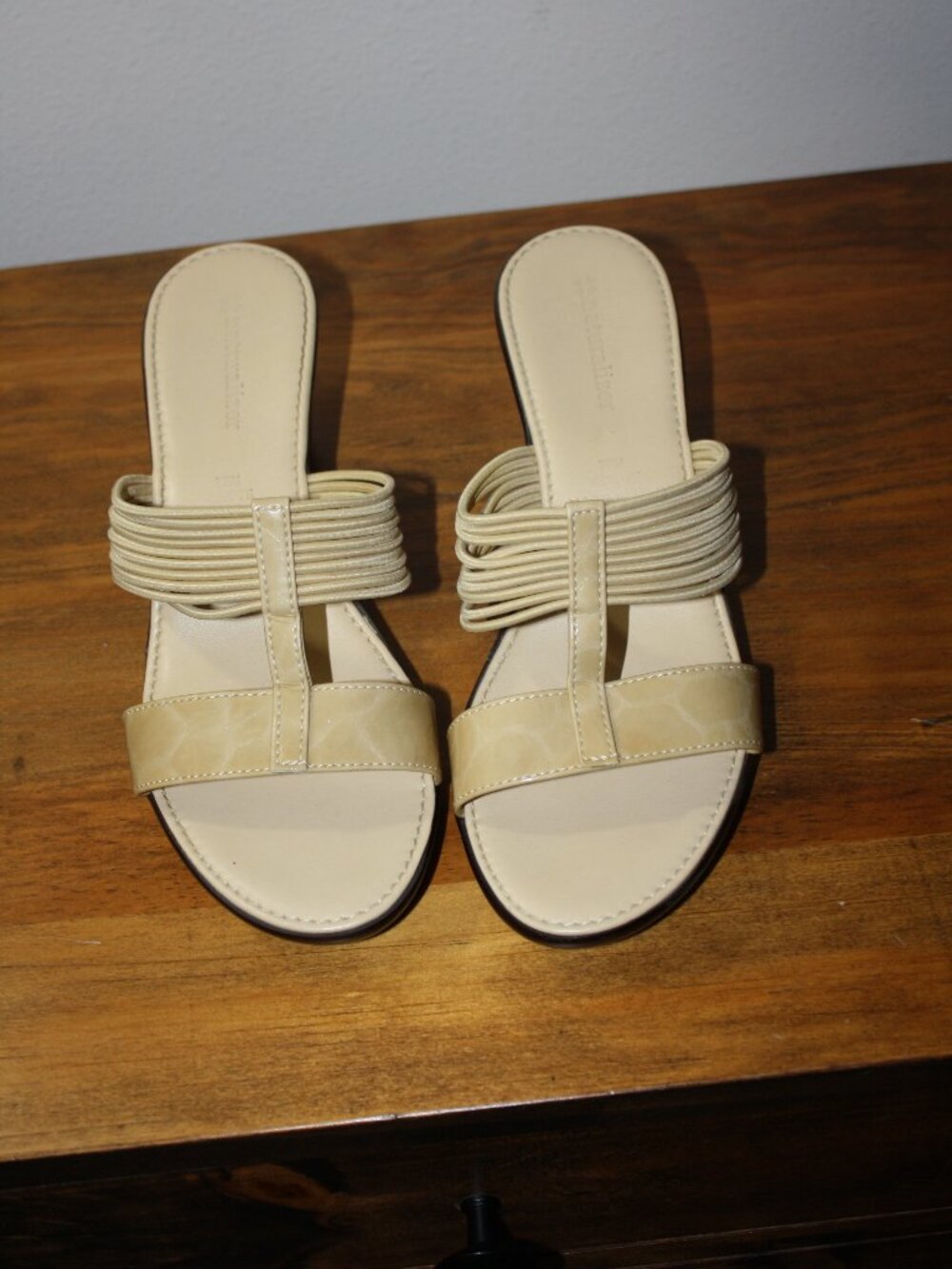 Women's Naturalizer Beige Sandals size 7.5 Medium
